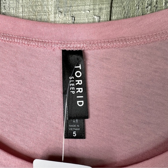 Torrid Size 5(5X)(28) Crewneck Short Sleeve Relaxed Sleep T-Shirt Heart Graphic - Picture 6 of 8